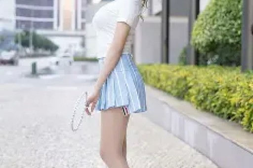 内娱女演员深夜溜进KTV陪酒姿态放低到尘埃