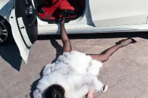 当红男星人设崩塌！特斯拉中藏少女腐尸家中焚烧炉都备好了